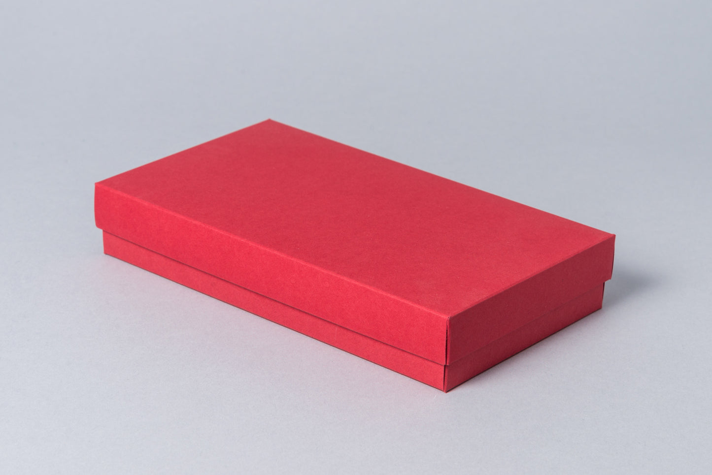 Dāvanu kaste ar vāku no sarkana kartona 180x100x30 mm