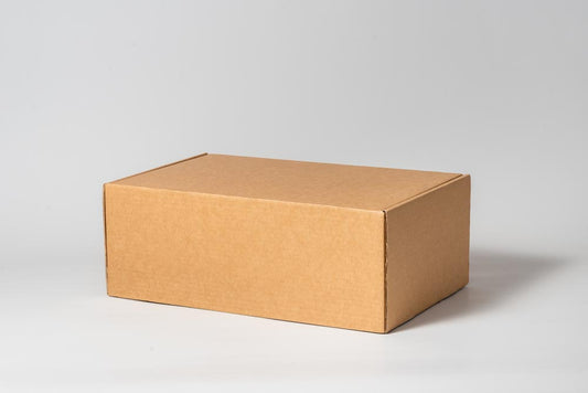 Kaste sūtījumiem 422 x 272 x 160 mm, M izmēra pakām kartons 3mm