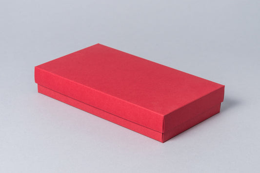 Dāvanu kaste ar vāku no sarkana kartona 180x100x30 mm